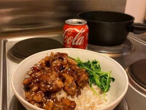 体育生与小可爱每天都吃很多饭，他们吃的饭都是高品质的，健康又美味